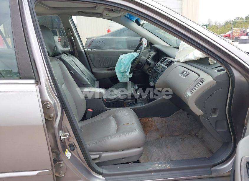 Photo 5 of 2000 Honda Accord 3.0 EX (VIN 1HGCG1658YA028248)