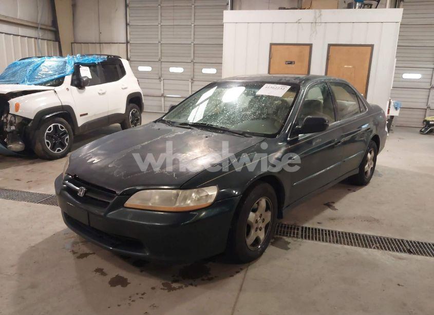 Photo 2 of 2000 Honda Accord 3.0 EX (VIN 1HGCG1658YA040643)