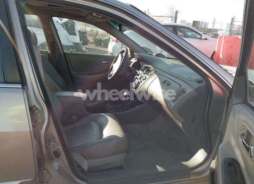 Photo 5 of 2000 Honda Accord 3.0 EX (VIN 1HGCG1658YA062576)