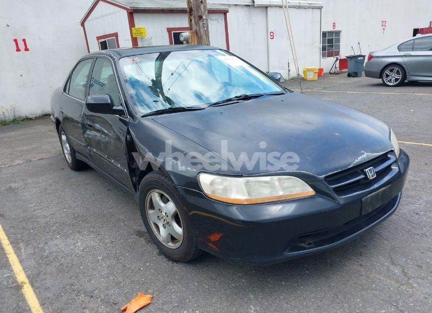 2000 Honda Accord 3.0 EX (VIN 1HGCG1659YA018277) main photo