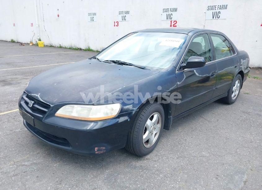 Photo 2 of 2000 Honda Accord 3.0 EX (VIN 1HGCG1659YA018277)