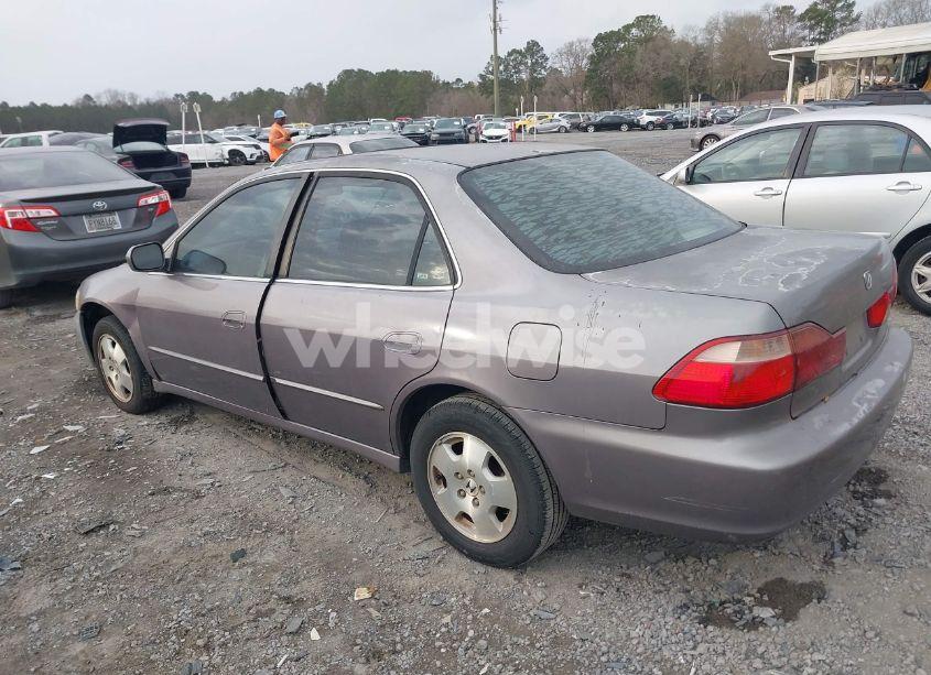 Photo 3 of 2000 Honda Accord 3.0 EX (VIN 1HGCG1659YA038836)