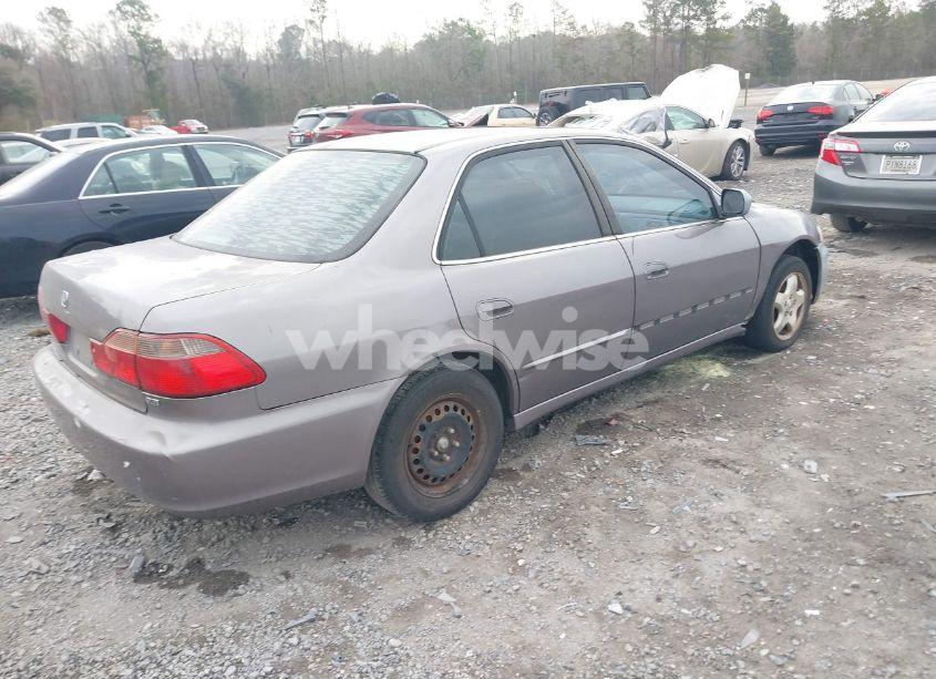 Photo 4 of 2000 Honda Accord 3.0 EX (VIN 1HGCG1659YA038836)