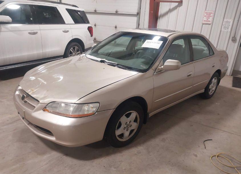 Photo 2 of 2000 Honda Accord 3.0 EX (VIN 1HGCG1659YA085218)