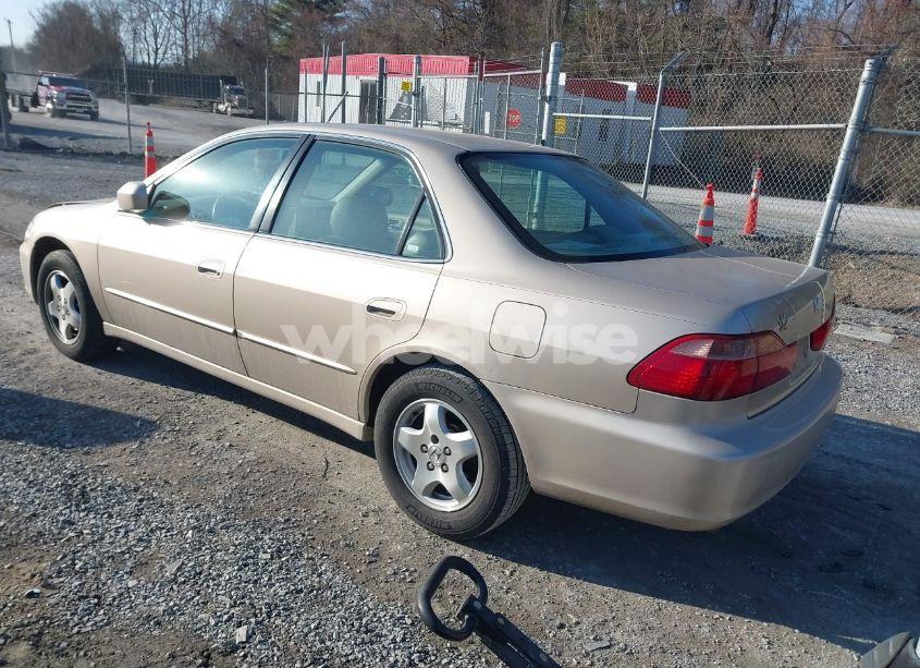 Photo 3 of 2000 Honda Accord 3.0 EX (VIN 1HGCG1659YA088751)