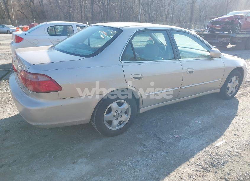 Photo 4 of 2000 Honda Accord 3.0 EX (VIN 1HGCG1659YA088751)