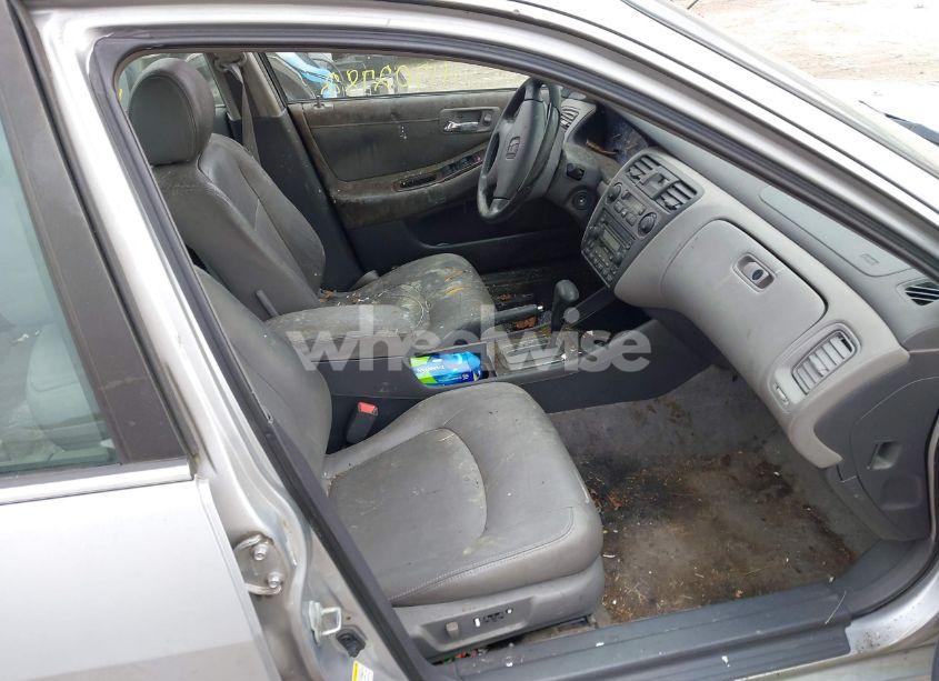 Photo 5 of 2001 Honda Accord 3.0 EX (VIN 1HGCG165X1A022313)