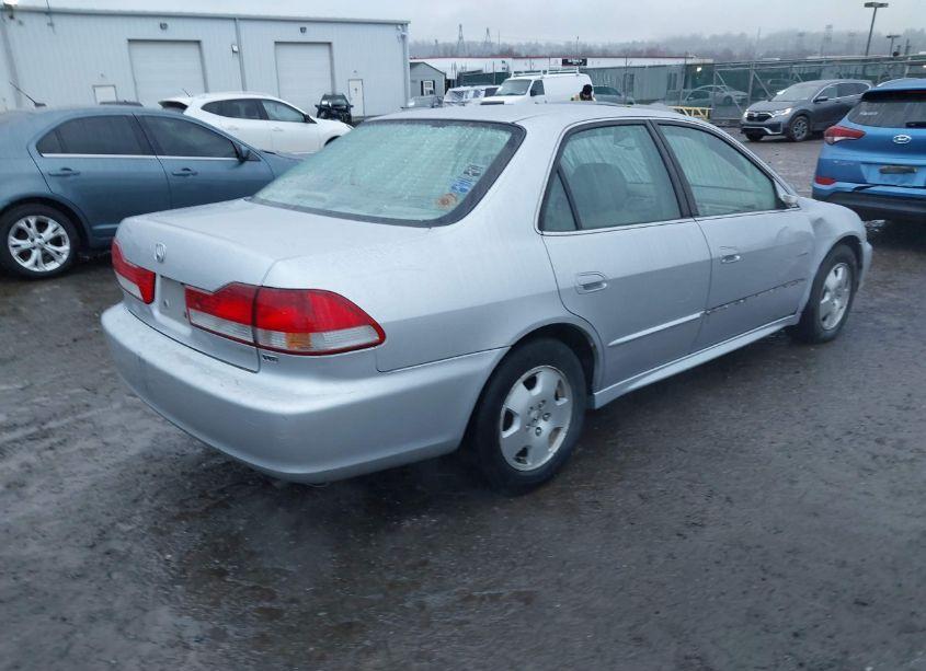 Photo 4 of 2001 Honda Accord 3.0 EX (VIN 1HGCG165X1A033408)