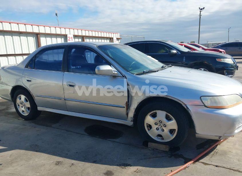 Photo 14 of 2001 Honda Accord 3.0 EX (VIN 1HGCG165X1A038317)