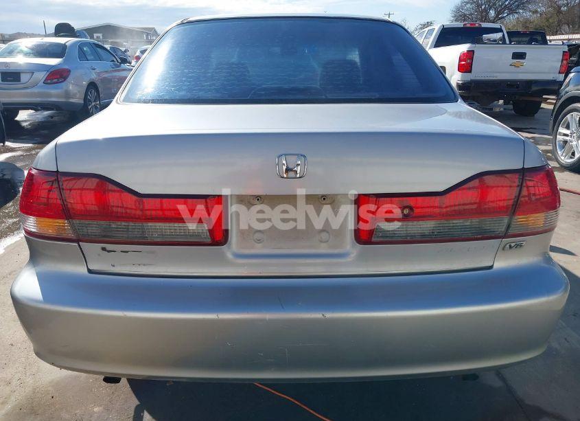 Photo 17 of 2001 Honda Accord 3.0 EX (VIN 1HGCG165X1A038317)