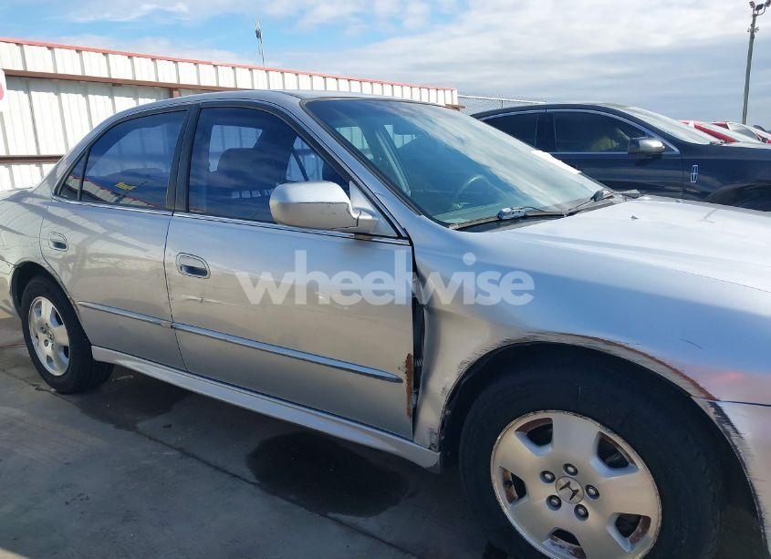 Photo 6 of 2001 Honda Accord 3.0 EX (VIN 1HGCG165X1A038317)
