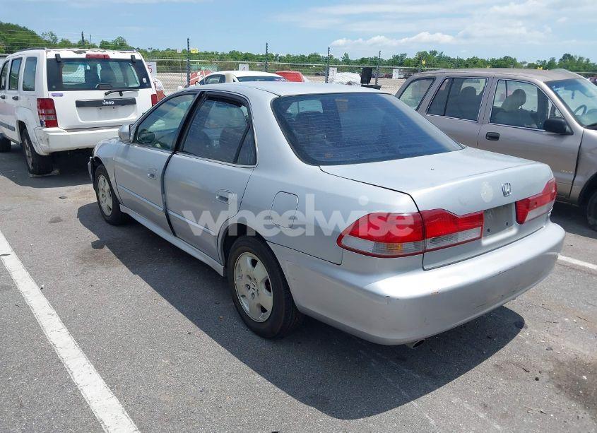 Photo 3 of 2001 Honda Accord 3.0 EX (VIN 1HGCG165X1A058857)