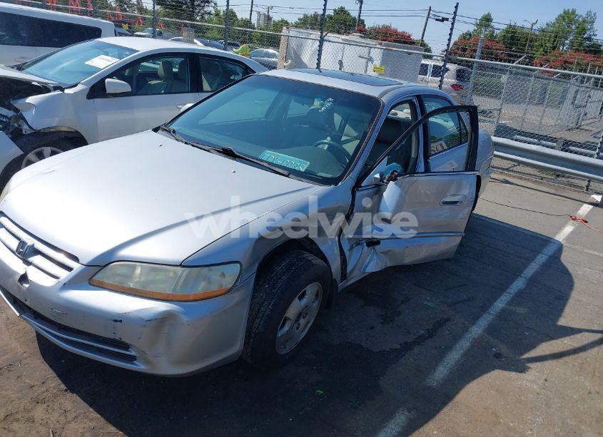 Photo 2 of 2001 Honda Accord 3.0 EX (VIN 1HGCG165X1A086044)