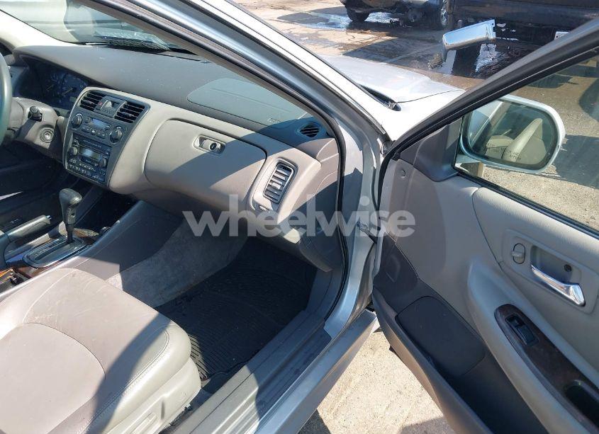 Photo 5 of 2001 Honda Accord 3.0 EX (VIN 1HGCG165X1A086044)