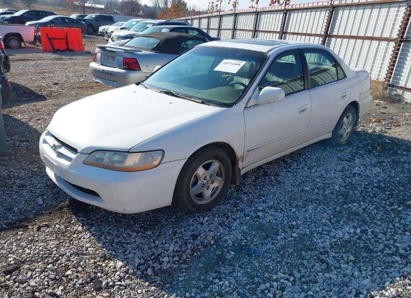 Photo 2 of 2000 Honda Accord 3.0 EX (VIN 1HGCG165XYA095465)