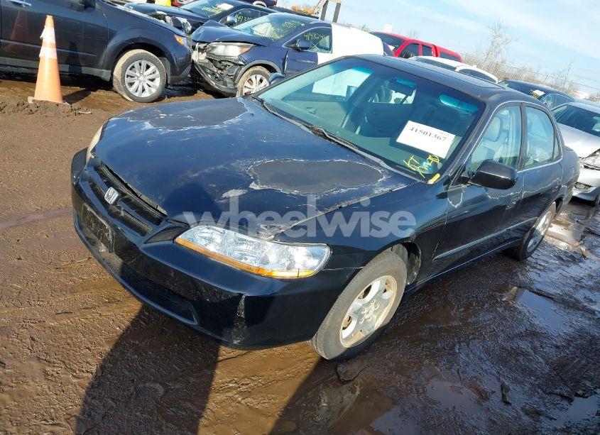 Photo 2 of 2000 Honda Accord 3.0 EX (VIN 1HGCG165XYA096521)