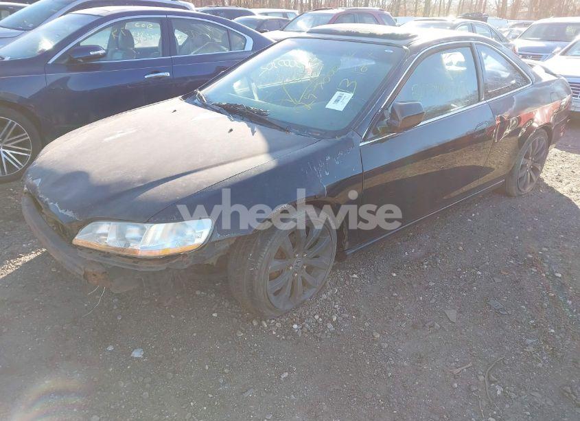 Photo 2 of 2000 Honda Accord CPE (VIN 1HGCG2255YA016957)