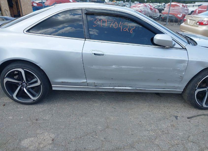 Photo 13 of 2002 Honda Accord 3.0 EX (VIN 1HGCG225X2A024141)