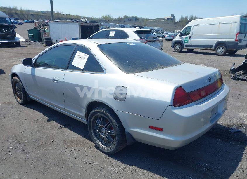 Photo 3 of 1999 Honda Accord EX (VIN 1HGCG3158XA025402)