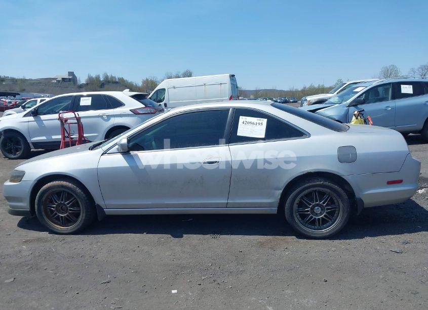 Photo 6 of 1999 Honda Accord EX (VIN 1HGCG3158XA025402)