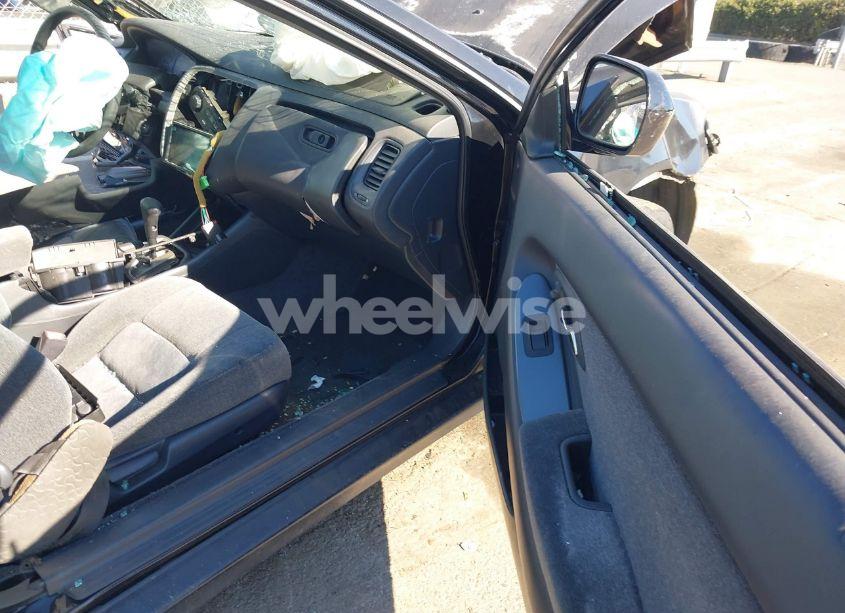 Photo 5 of 2002 Honda Accord 2.3 SE (VIN 1HGCG32082A019305)