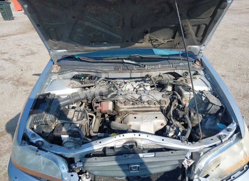 Photo 10 of 1998 Honda Accord LX (VIN 1HGCG3246WA006089)