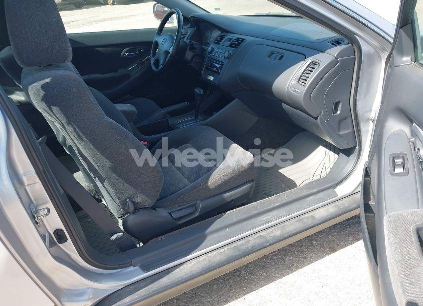 Photo 5 of 2001 Honda Accord 2.3 LX (VIN 1HGCG32471A019250)