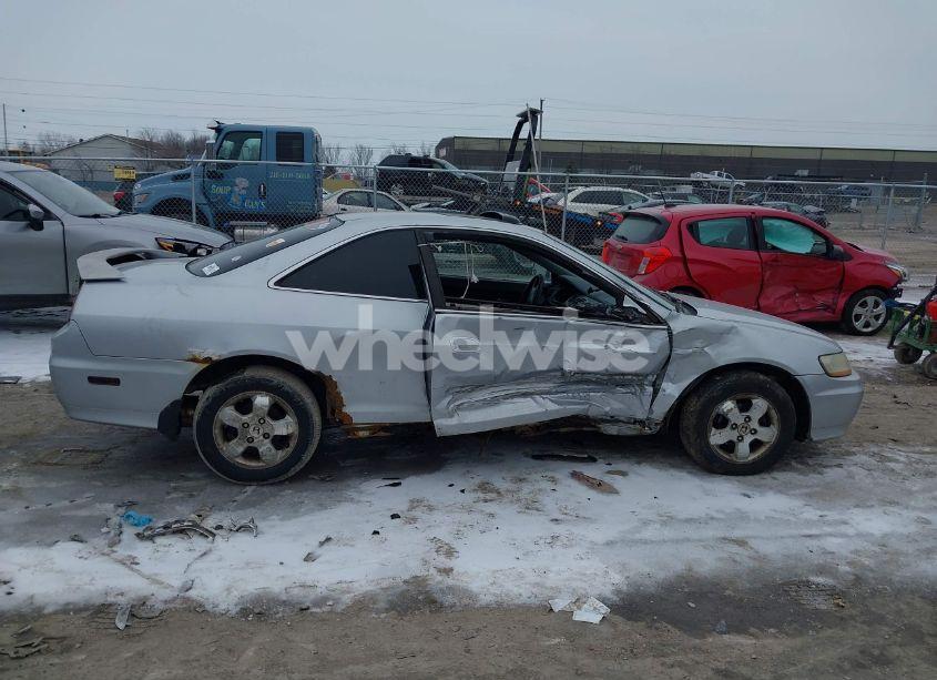 Photo 13 of 2001 Honda Accord 2.3 EX (VIN 1HGCG325X1A012317)