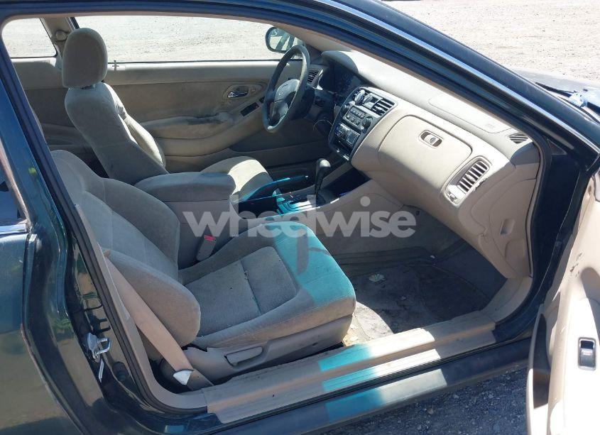 Photo 5 of 2000 Honda Accord 2.3 LX (VIN 1HGCG3268YA023870)