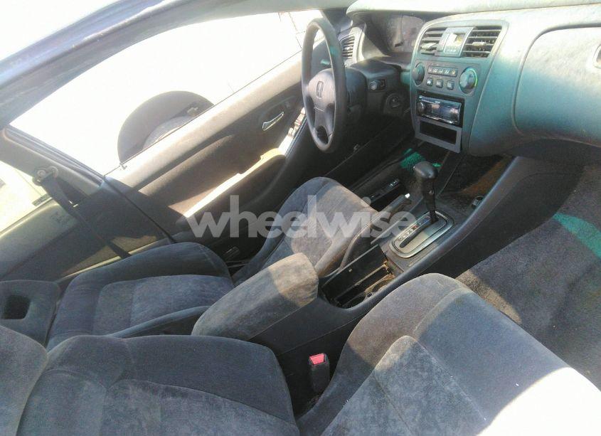 Photo 5 of 2001 Honda Accord 2.3 EX (VIN 1HGCG32711A010067)