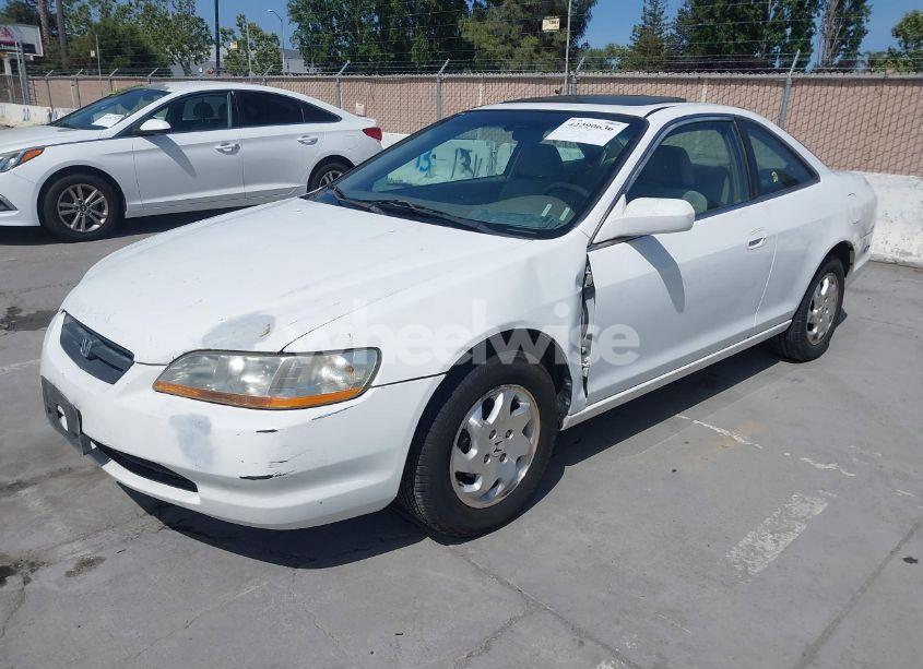 Photo 2 of 1998 Honda Accord EX (VIN 1HGCG3279WA012740)