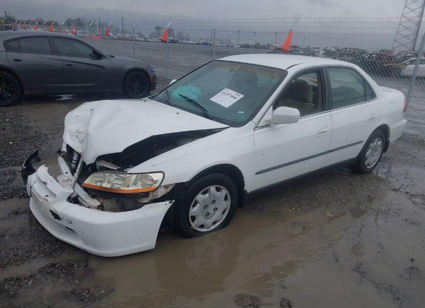 Photo 2 of 1999 Honda Accord LX (VIN 1HGCG5541XA078665)