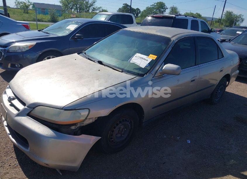 Photo 2 of 1998 Honda Accord LX (VIN 1HGCG5542WA266612)