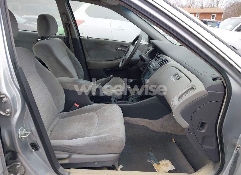 Photo 5 of 2001 Honda Accord 2.3 LX (VIN 1HGCG55441A048096)