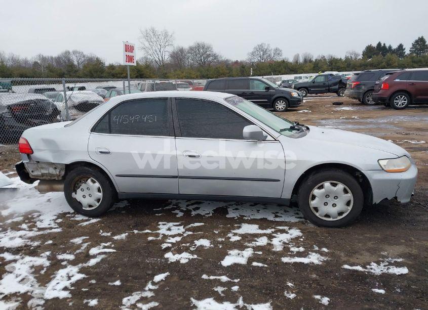 Photo 13 of 2000 Honda Accord 2.3 LX (VIN 1HGCG5547YA060043)