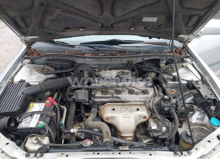 Photo 10 of 2000 Honda Accord 2.3 LX (VIN 1HGCG5548YA054204)