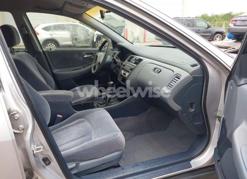 Photo 5 of 2000 Honda Accord 2.3 LX (VIN 1HGCG5548YA054204)