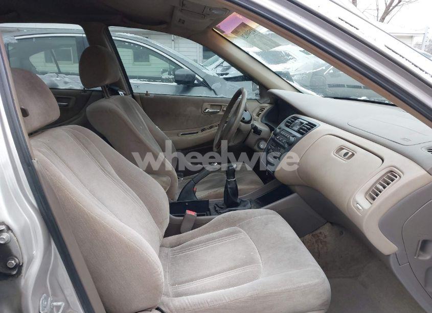 Photo 5 of 1999 Honda Accord LX (VIN 1HGCG5549XA139745)