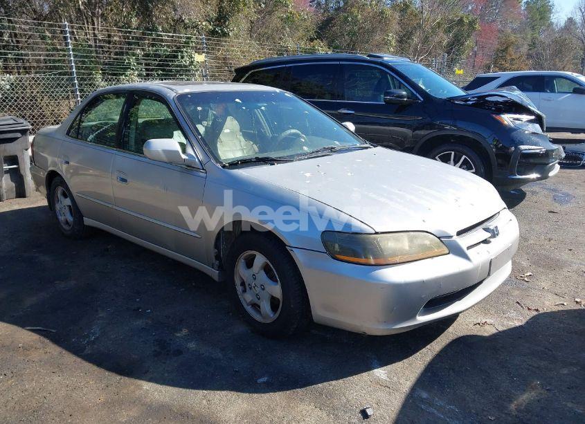 1999 Honda Accord EX (VIN 1HGCG5550XA057928) main photo