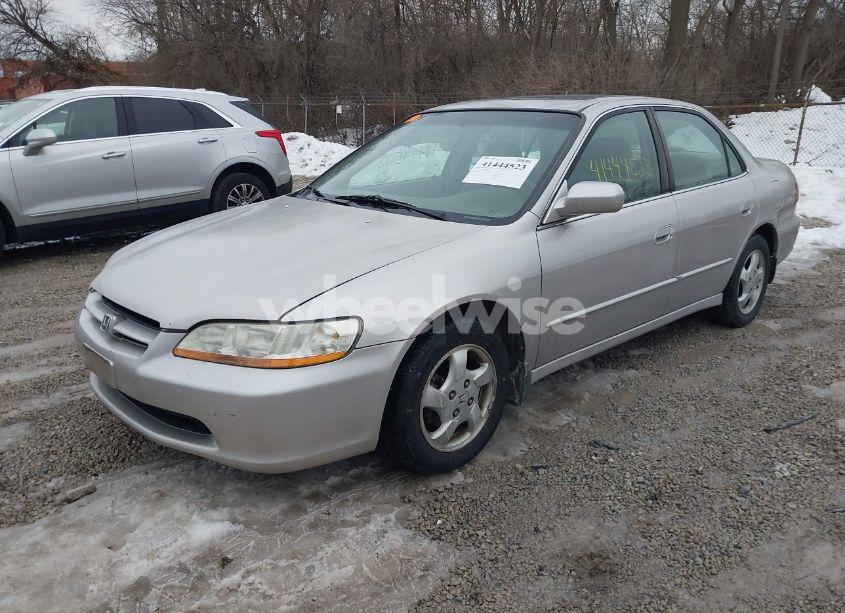 Photo 2 of 1998 Honda Accord EX (VIN 1HGCG5556WA207104)