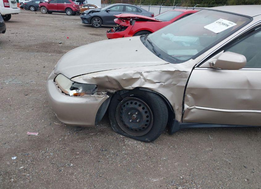Photo 6 of 2001 Honda Accord 2.3 LX (VIN 1HGCG56401A040981)