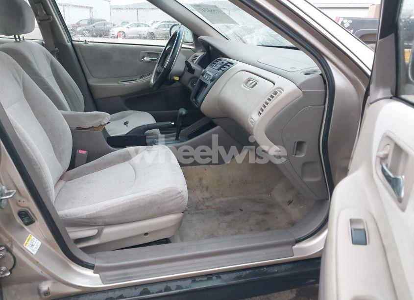 Photo 5 of 2001 Honda Accord 2.3 LX (VIN 1HGCG56401A068473)