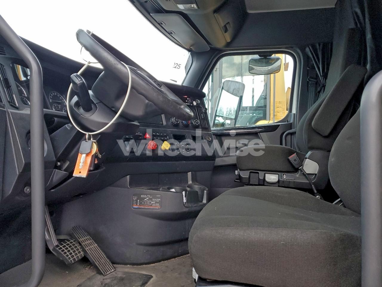 Photo 5 of 2023 FREIGHTLINER CASCADIA 126 SEMI TRUCK (VIN 1HGCG56401A098251)