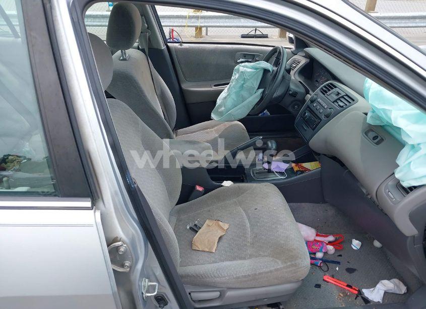 Photo 5 of 2001 Honda Accord 2.3 LX (VIN 1HGCG56401A139946)