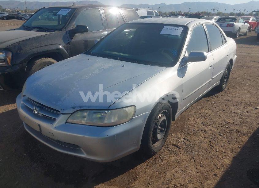 Photo 2 of 1998 Honda Accord LX (VIN 1HGCG5640WA050711)