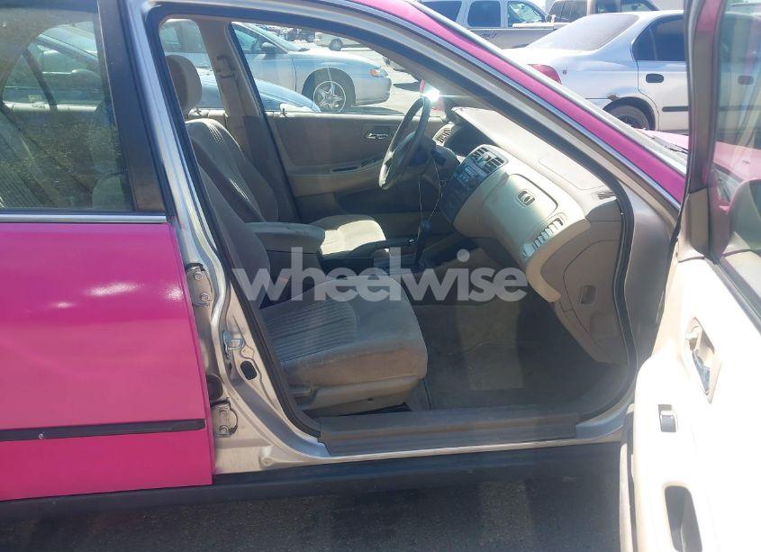 Photo 5 of 1998 Honda Accord LX (VIN 1HGCG5640WA057156)