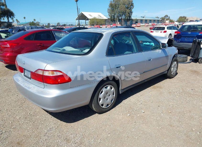 Photo 4 of 1998 Honda Accord LX (VIN 1HGCG5640WA079559)