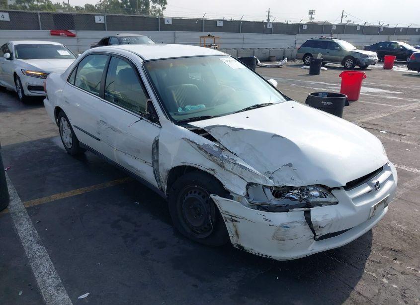 1998 Honda Accord SDN LX (VIN 1HGCG5640WA266137) main photo