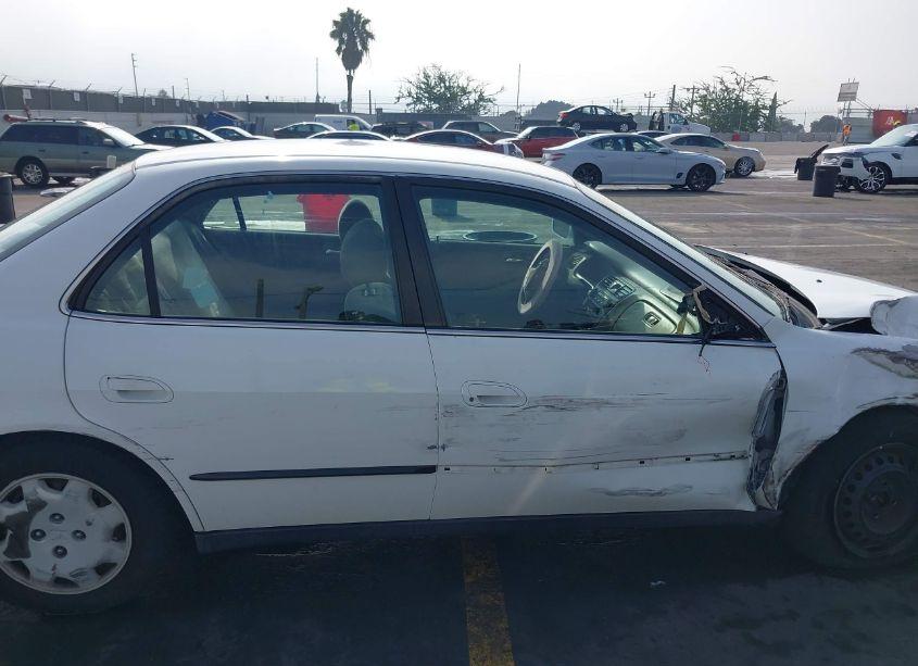 Photo 13 of 1998 Honda Accord SDN LX (VIN 1HGCG5640WA266137)