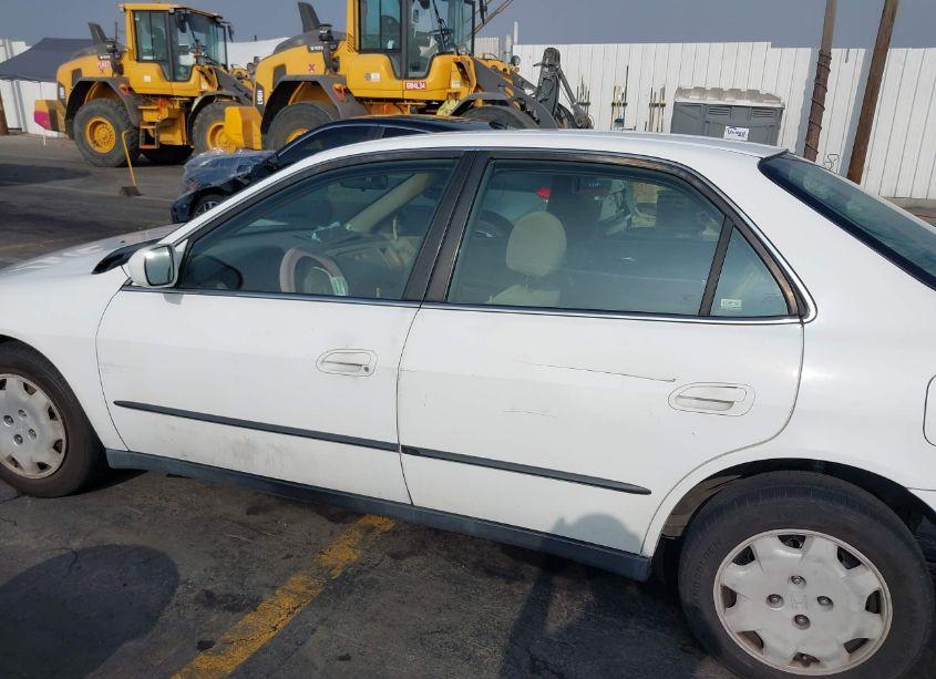 Photo 14 of 1998 Honda Accord SDN LX (VIN 1HGCG5640WA266137)